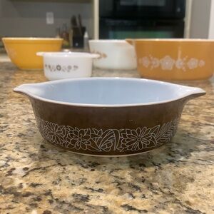 Pyrex Woodland bowl 471B without glass cover, bake, serve and storage.